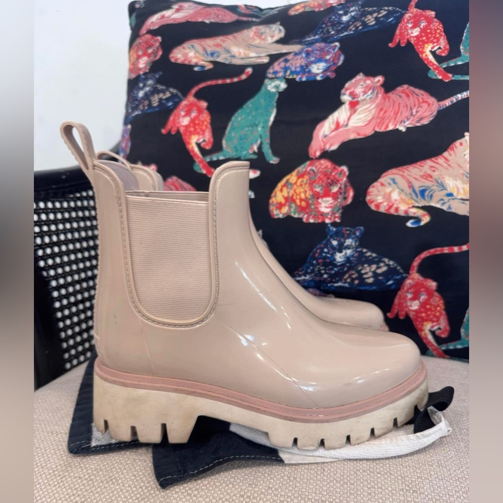 Dolce Vita waterproof rain boot size 7.